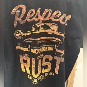 Black Tee “Respect the Rust” Antique Archaeology -M